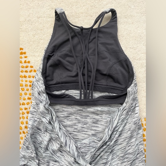 Lululemon Tank Strappy Built-In Bra - Size 4 - Picture 7 of 7
